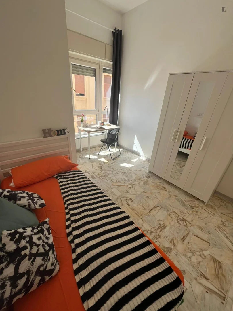 Habitación asequible para estudiantes con buena iluminación en 