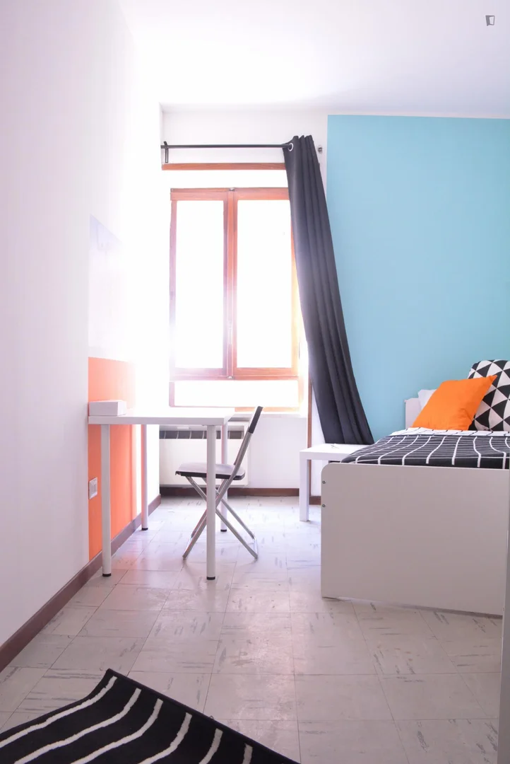 Habitación estudiantil económica cerca del campus en 