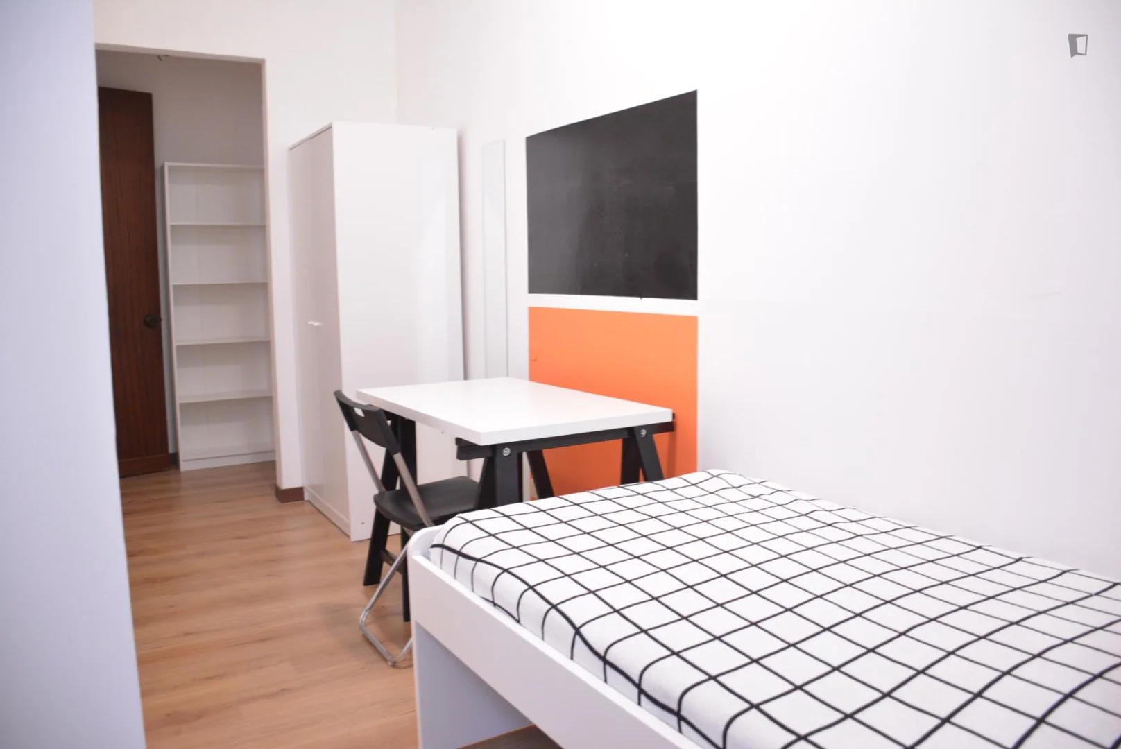 Habitación acogedora para estudiantes disponible en 
