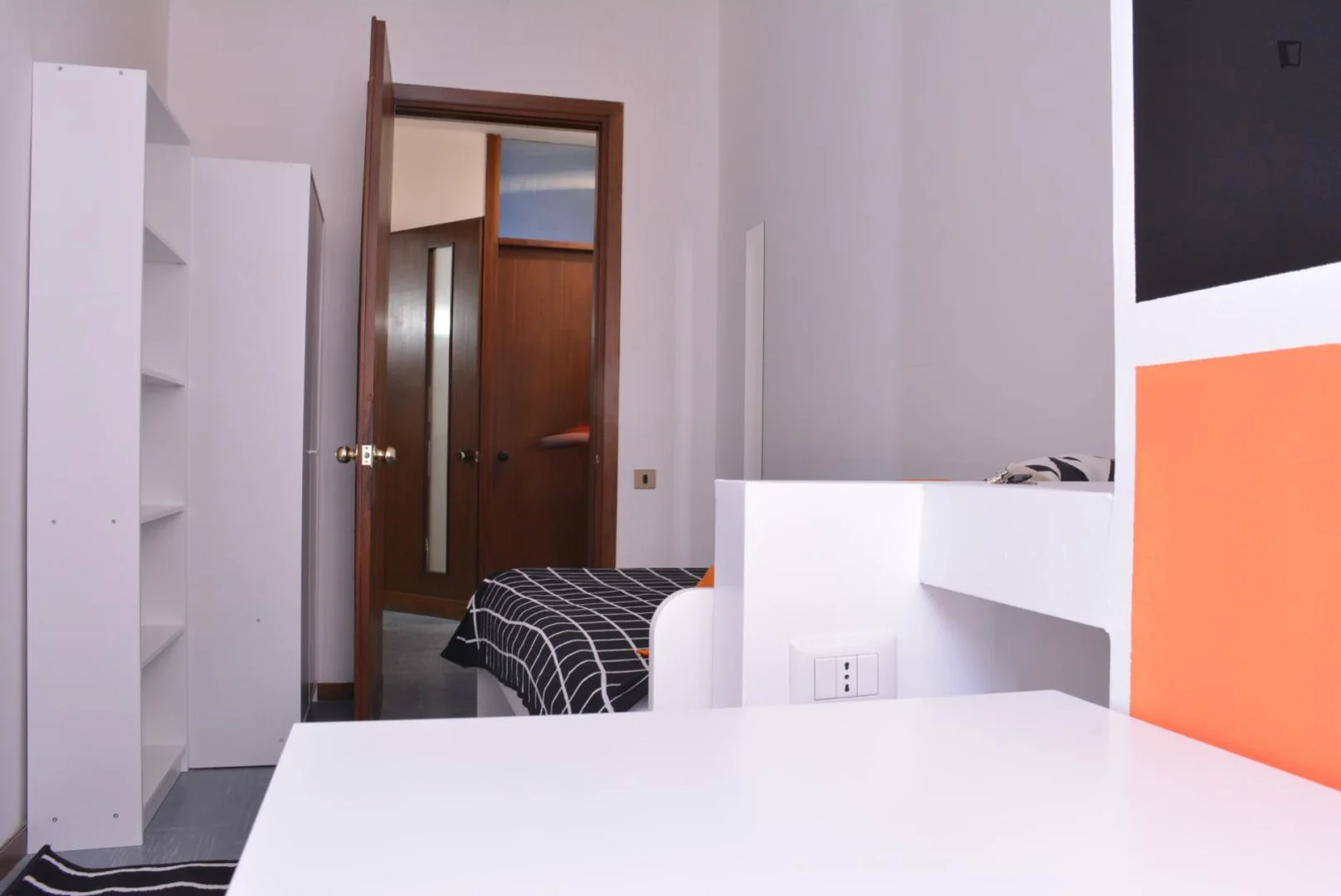 Habitación acogedora para estudiantes disponible en 