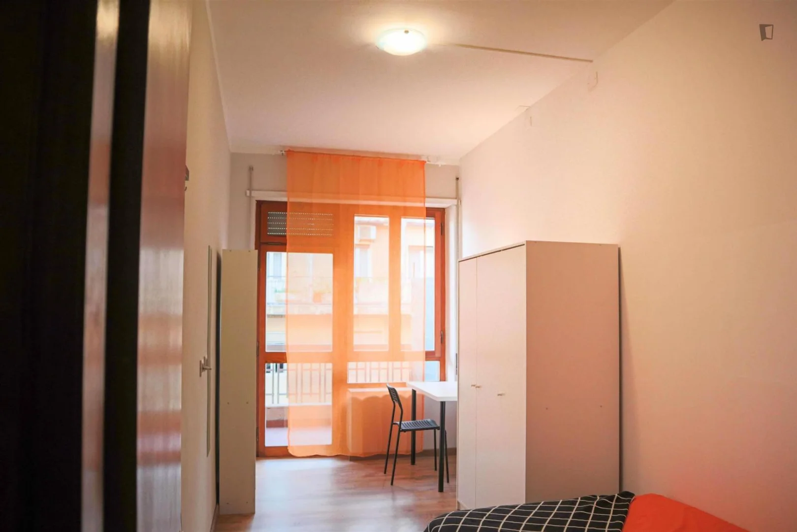 Habitación estudiantil económica con ubicación conveniente en 