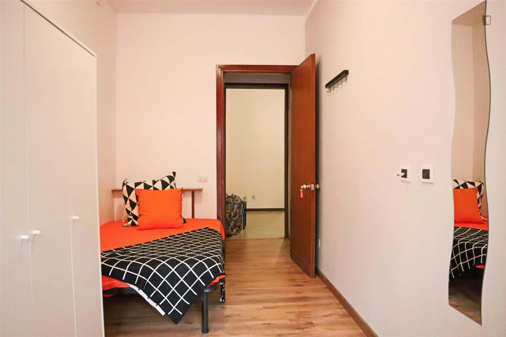 Habitación asequible para estudiantes con buena iluminación en 