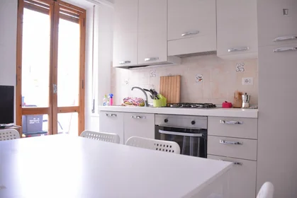 Habitación privada en Via Pola, imagen 4 de 9