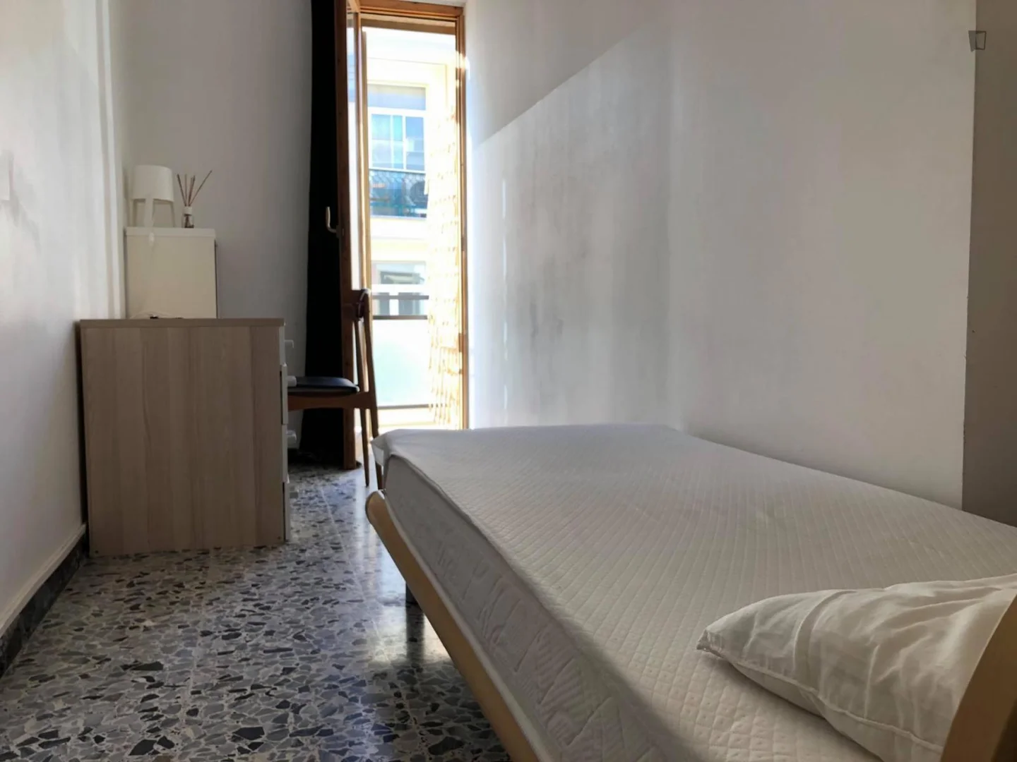 Habitación acogedora para estudiantes disponible en 