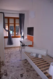 Habitación privada en Via Lombardia, imagen 1 de 10