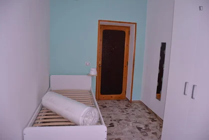 Habitación privada en Via Lombardia, imagen 3 de 10