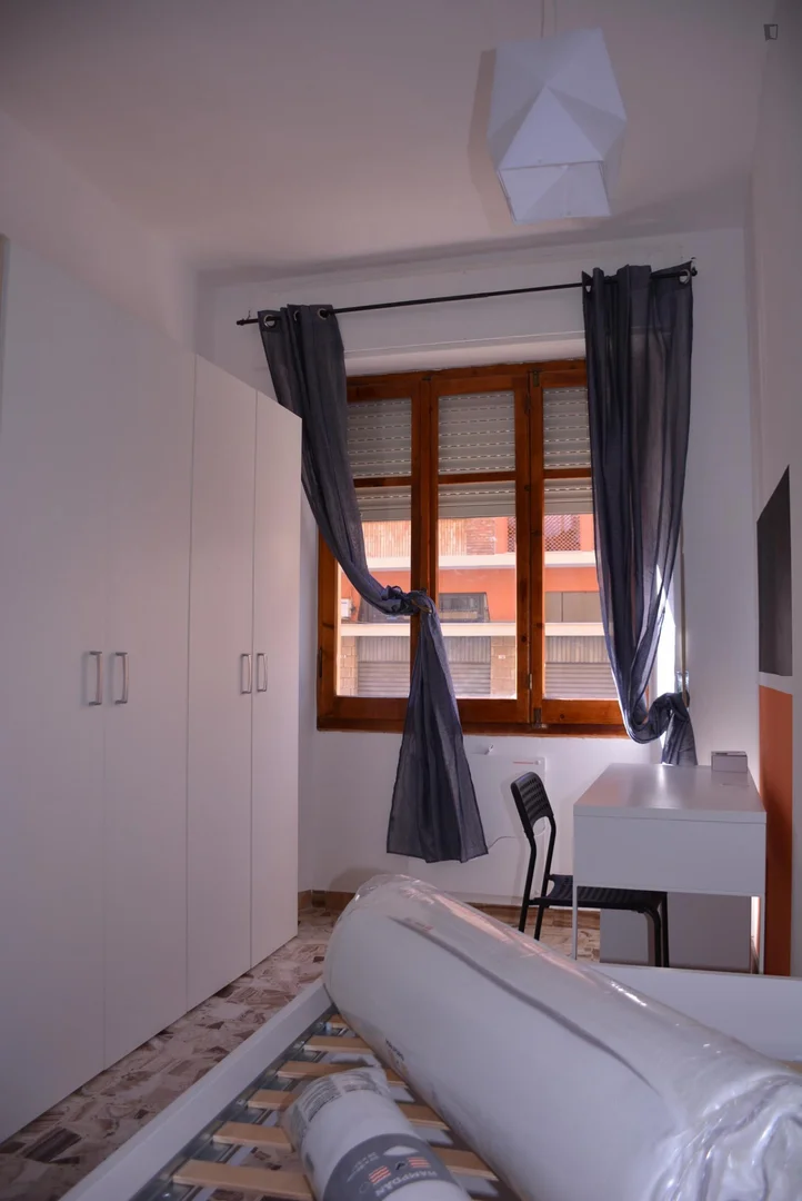 Habitación en apartamento estudiantil en alquiler en , completamente amueblado