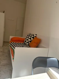 Habitación privada en Via Grazia Deledda, imagen 1 de 15