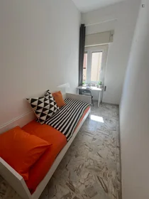 Habitación privada en Via Grazia Deledda, imagen 3 de 15