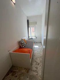 Habitación privada en Via Grazia Deledda, imagen 6 de 15