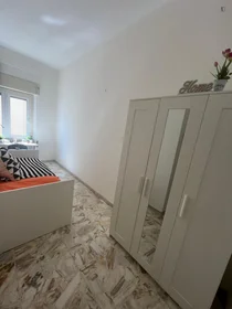 Habitación privada en Via Grazia Deledda, imagen 7 de 15