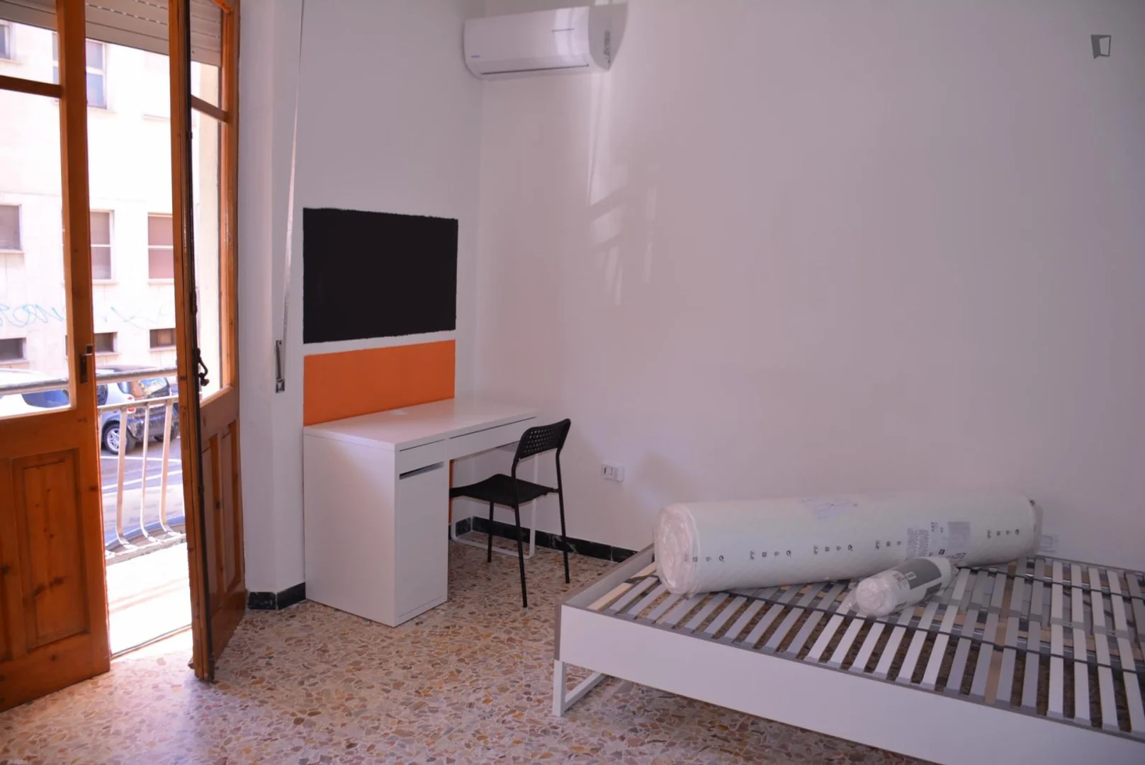 Habitación estudiantil económica cerca del campus en 
