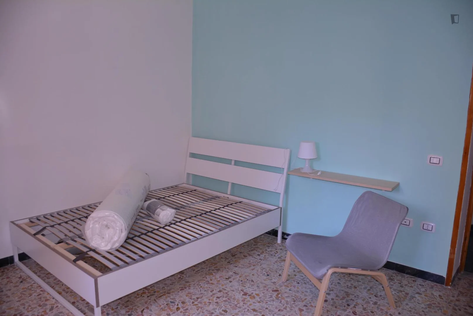 Habitación estudiantil económica cerca del campus en 