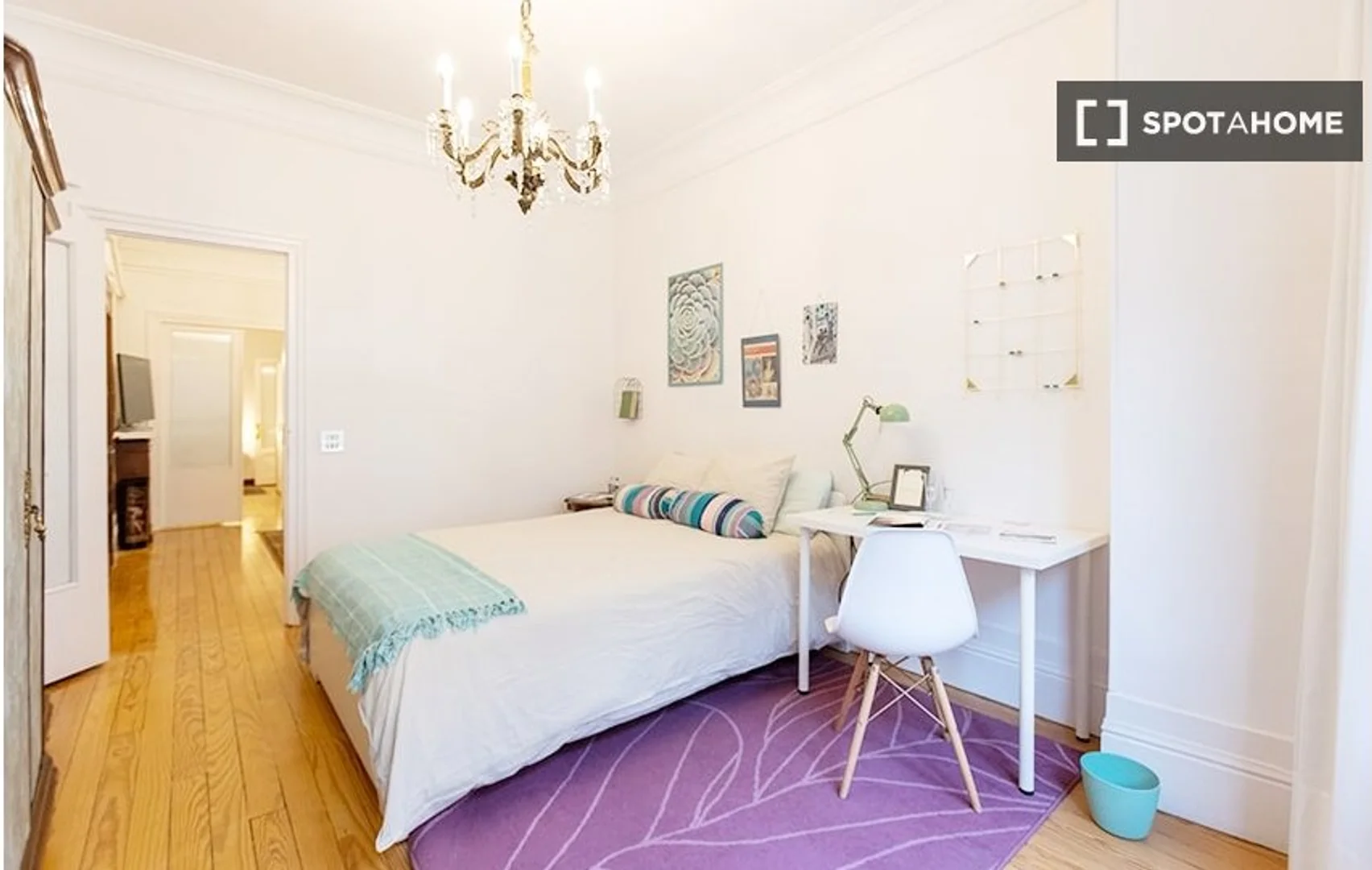 Student-friendly room in  with modern amenities