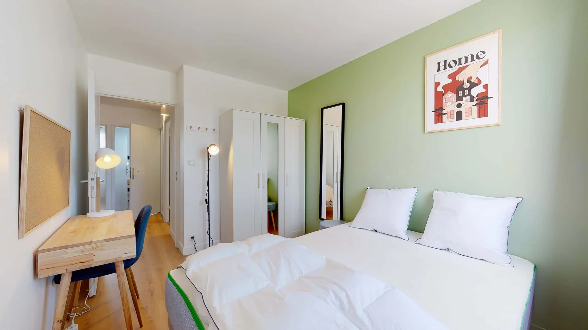 Cozy room for students available in 