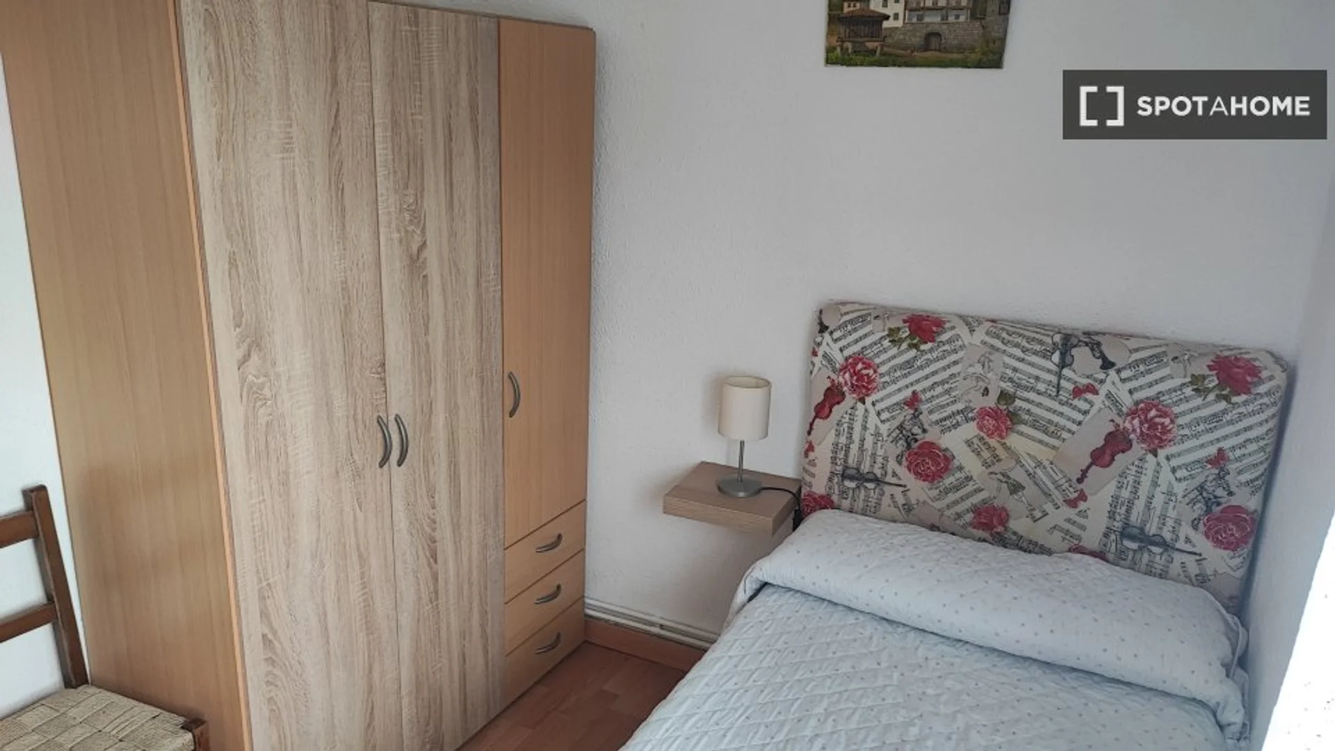 'de öğrenci dairesinde, tamamen mobilyalı kiralık oda