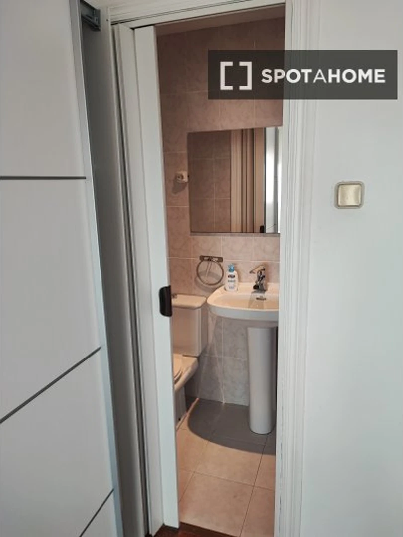 Quarto para alugar num apartamento partilhado em Santander