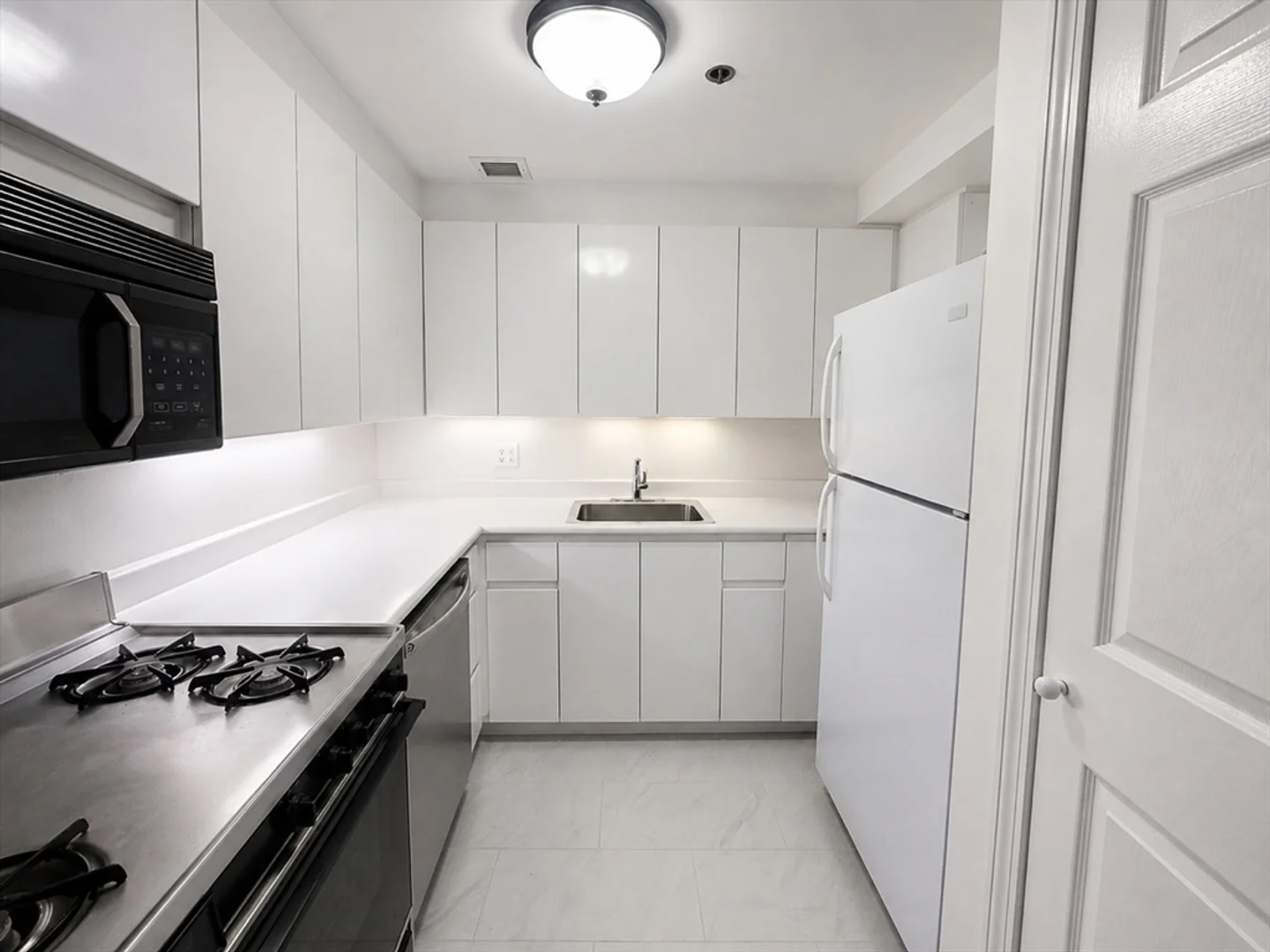 Convenient studio apartment for student living in 