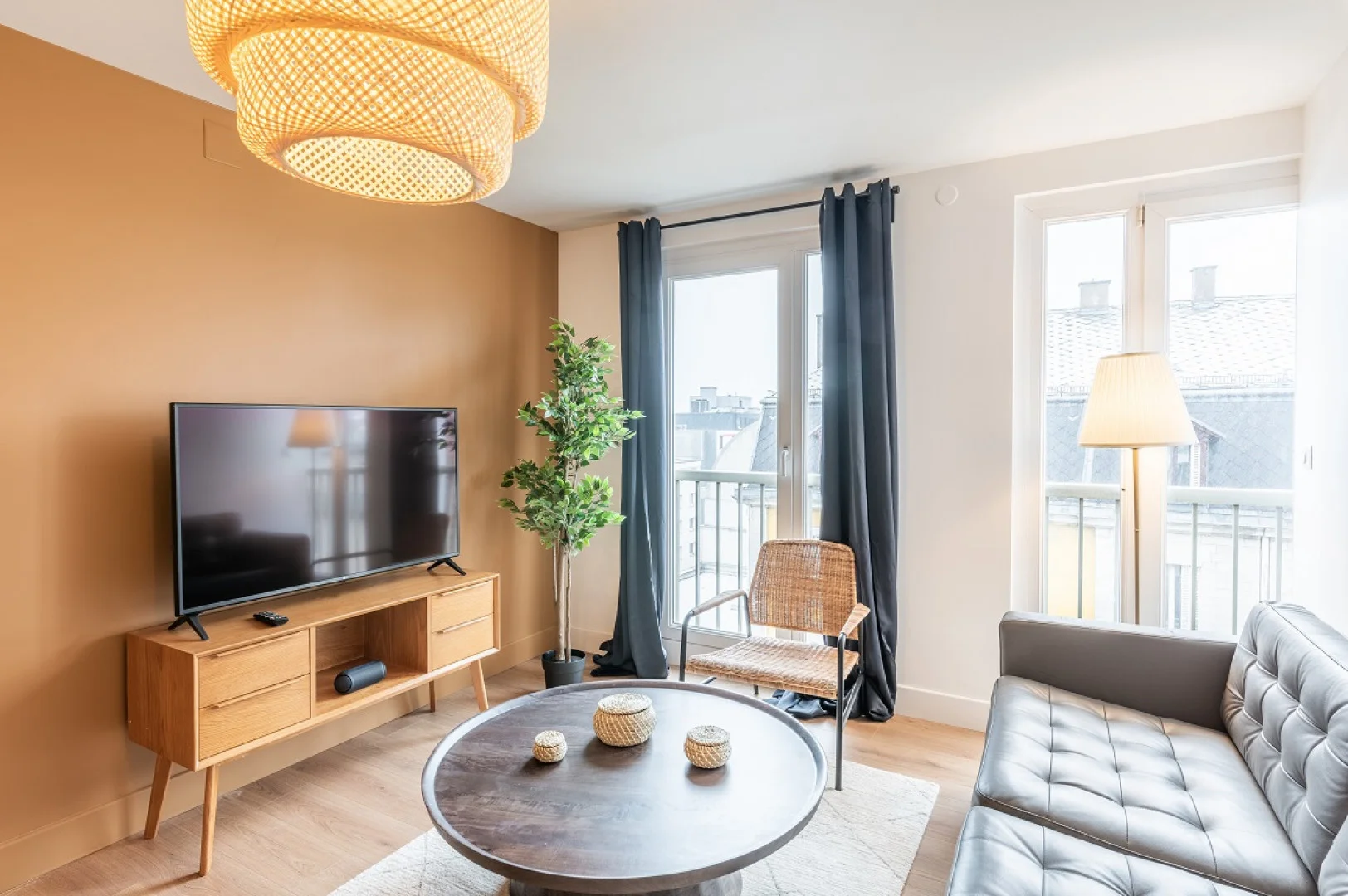 Habitación estudiantil luminosa y aireada con fácil acceso a la universidad en 