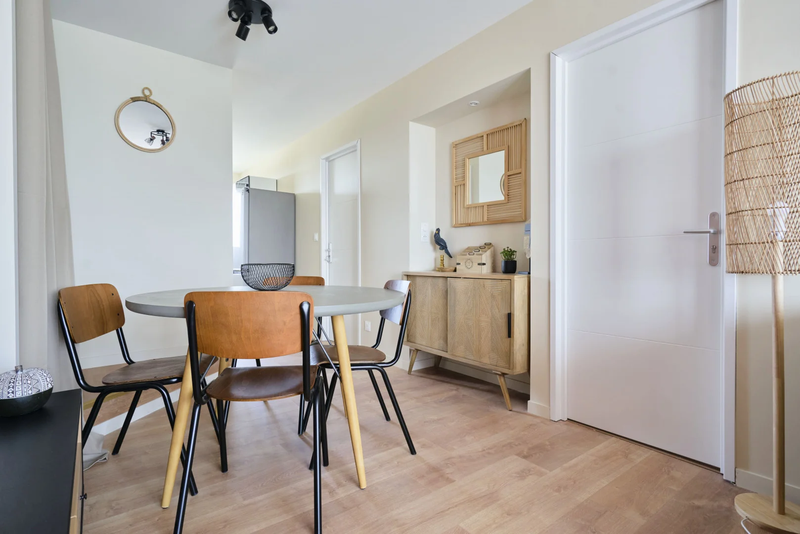 Chambre abordable pour les étudiants avec un bon éclairage dans 