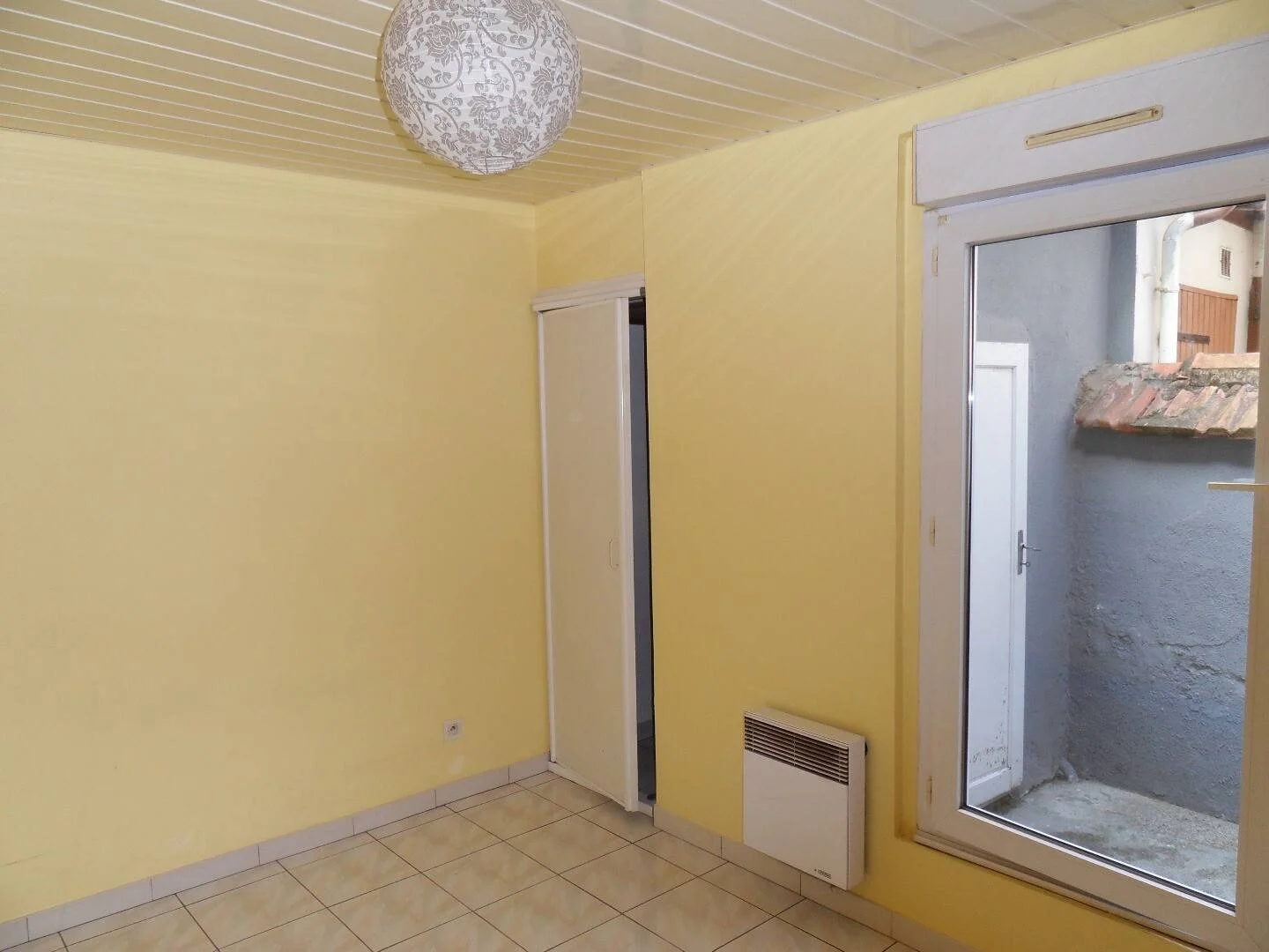 Öğrenciler için rahat oda  bölgesinde mevcut