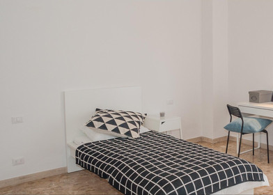 Room for rent with double bed pozuelo-de-alarcon