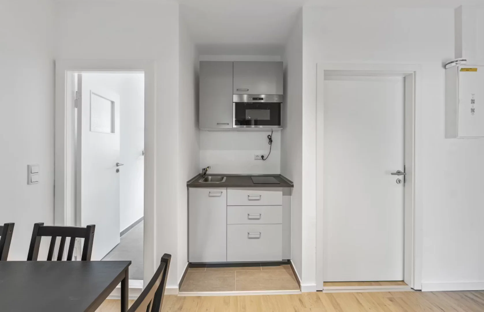 Economical student room with convenient location in