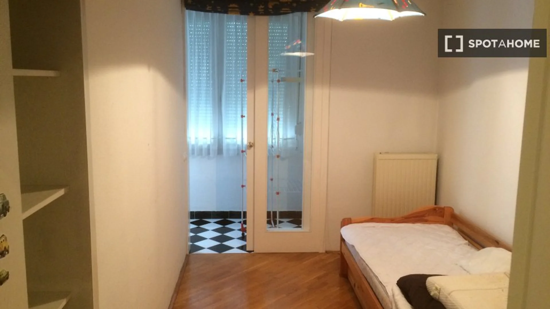 Comfortable and spacious student room in 