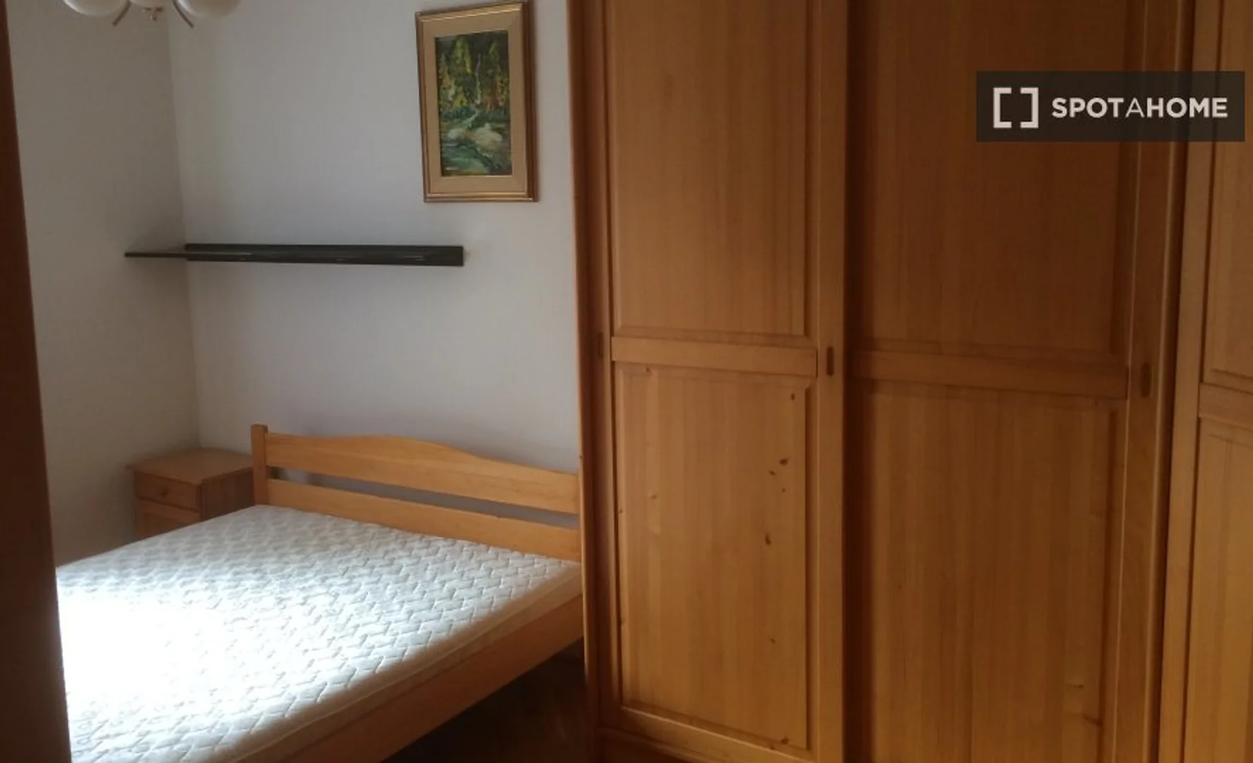 Comfortable and spacious student room in 