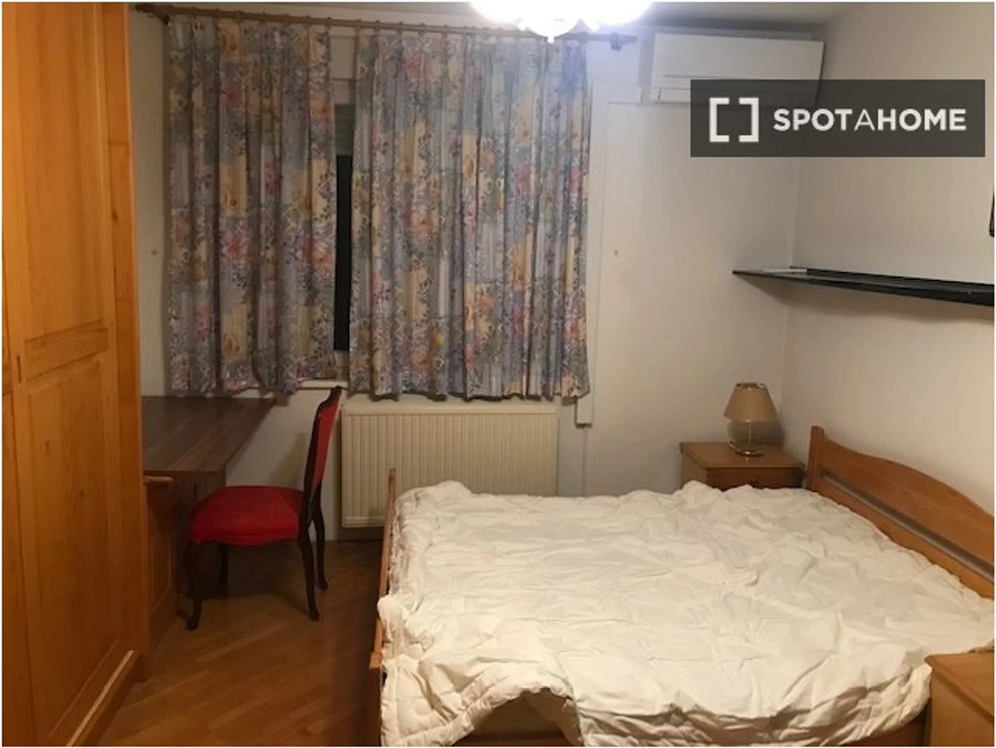 Room for rent in student apartment in , fully furnished