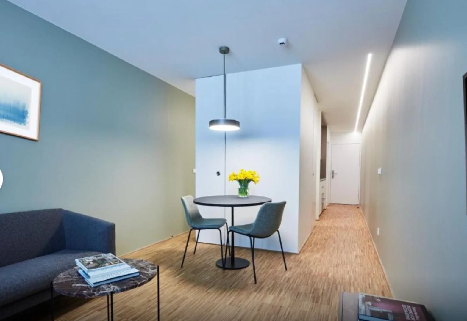 Functional student room perfect for studying in 