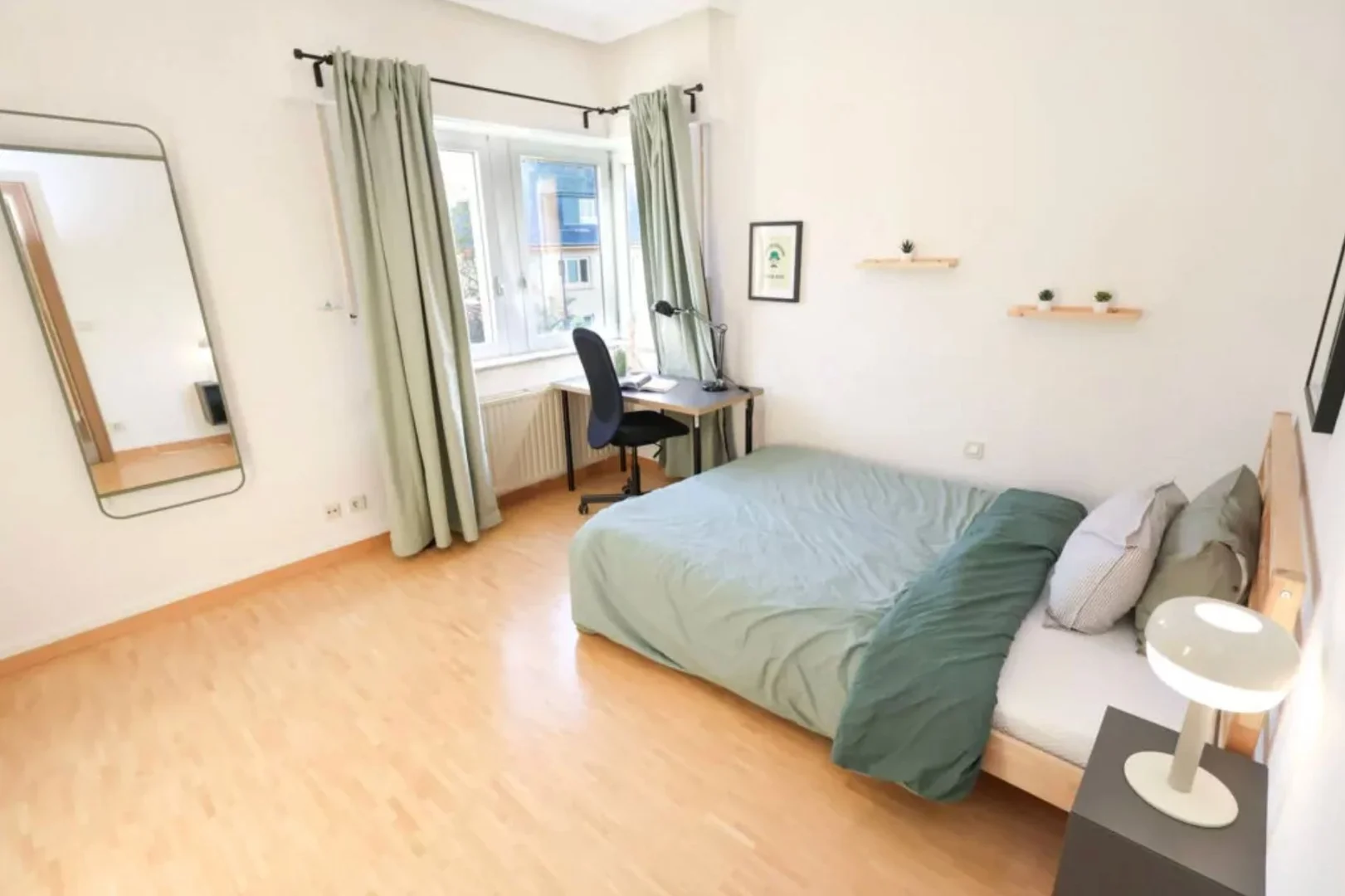 Cozy room for students available in 