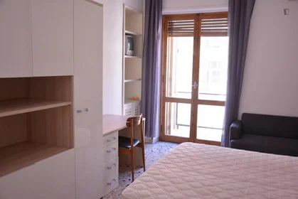 Habitación privada en Via Pola, imagen 3 de 10