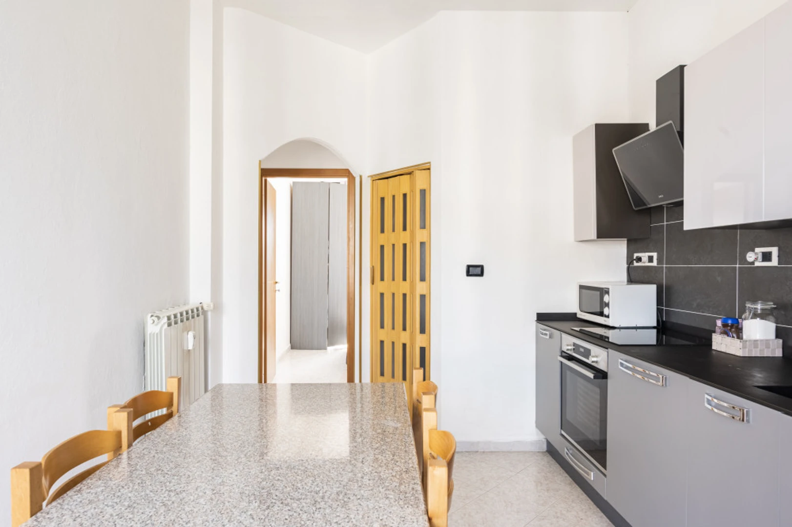 Komplette Wohnung voll möbliert in Turin