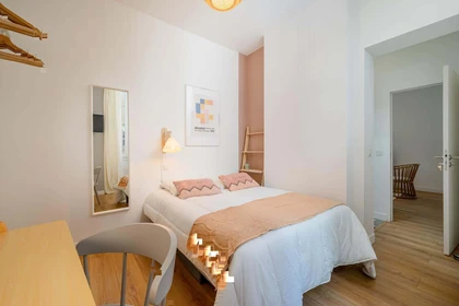 Chambre à louer avec lit double Marseille