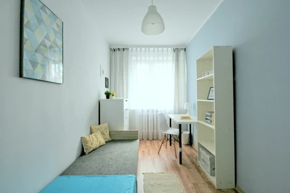 Quarto para alugar num apartamento partilhado em Warszawa