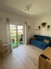 Habitación privada en Antibes, 06160, imagen 1 de 10
