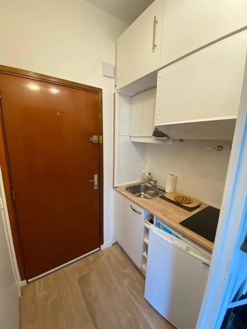 Habitación estudiantil económica cerca del campus en 