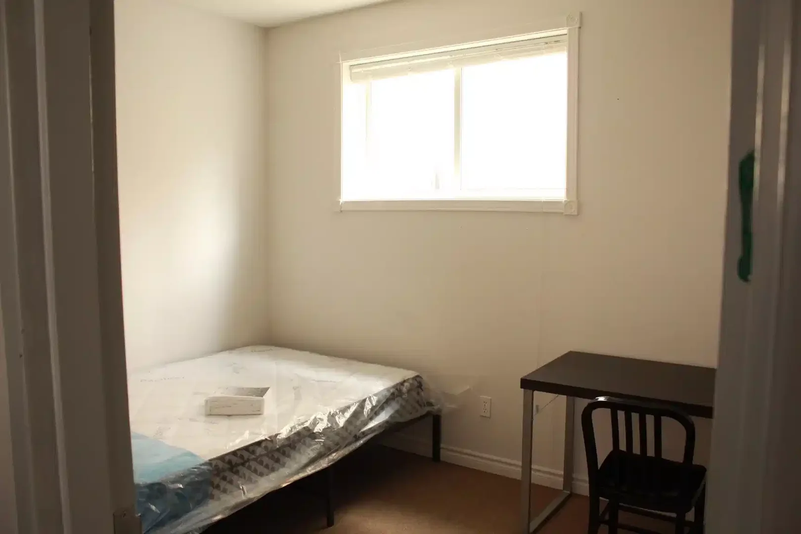 Quarto de estudante confortável e espaçoso em 
