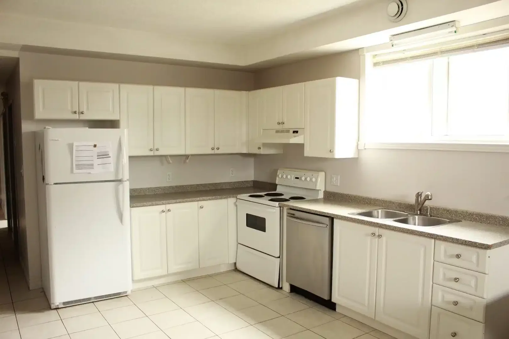 Quarto para alugar em apartamento de estudantes em , totalmente mobilado