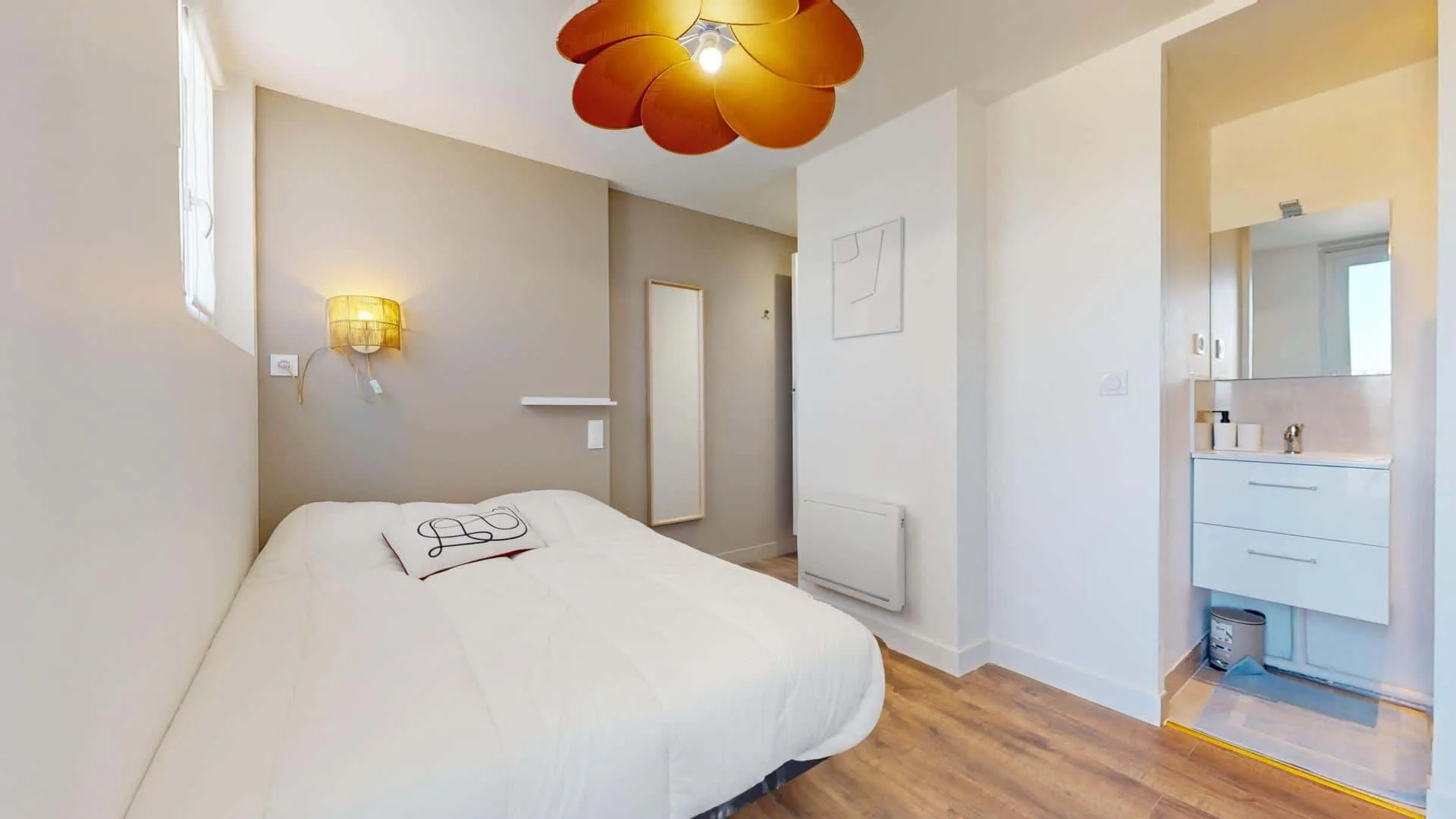Chambre confortable pour étudiants disponible dans 