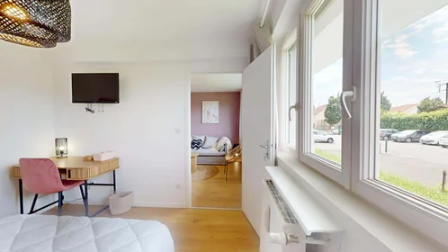 Habitación privada en 53 Rue du 26ème Dragons, 21000 Dijon, France, imagen 5 de 18