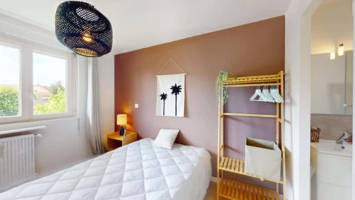 Habitación privada en 53 Rue du 26ème Dragons, 21000 Dijon, France, imagen 6 de 18
