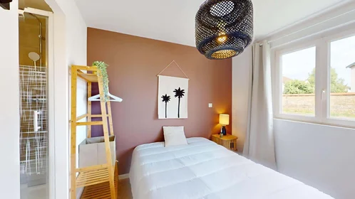Habitación privada en 53 Rue du 26ème Dragons, 21000 Dijon, France, imagen 3 de 16