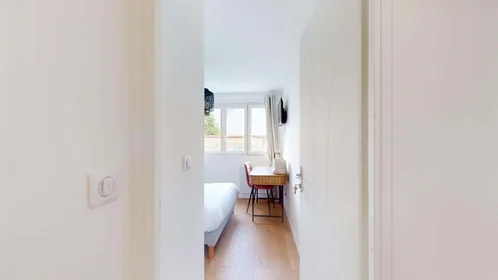 Habitación privada en 53 Rue du 26ème Dragons, 21000 Dijon, France, imagen 4 de 16