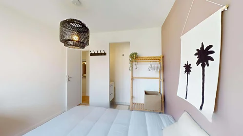 Habitación privada en 53 Rue du 26ème Dragons, 21000 Dijon, France, imagen 8 de 16
