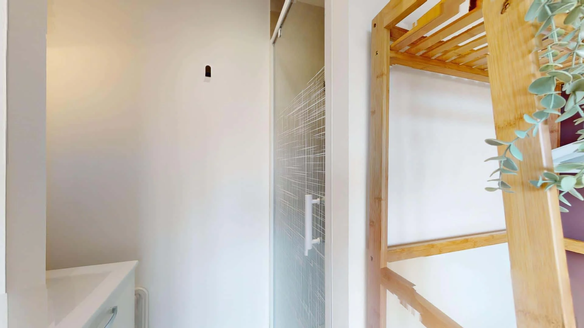 Habitación para estudiantes en con área de estudio y facilidades compartidas