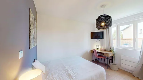 Habitación privada en 53 Rue du 26ème Dragons, 21000 Dijon, France, imagen 1 de 16