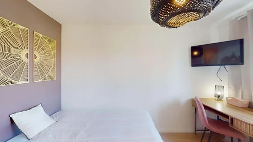 Habitación privada en 53 Rue du 26ème Dragons, 21000 Dijon, France, imagen 2 de 16