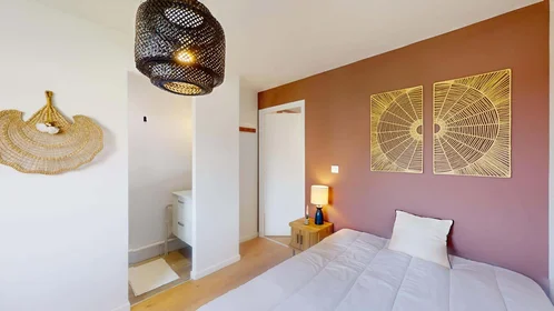 Habitación privada en 53 Rue du 26ème Dragons, 21000 Dijon, France, imagen 7 de 16